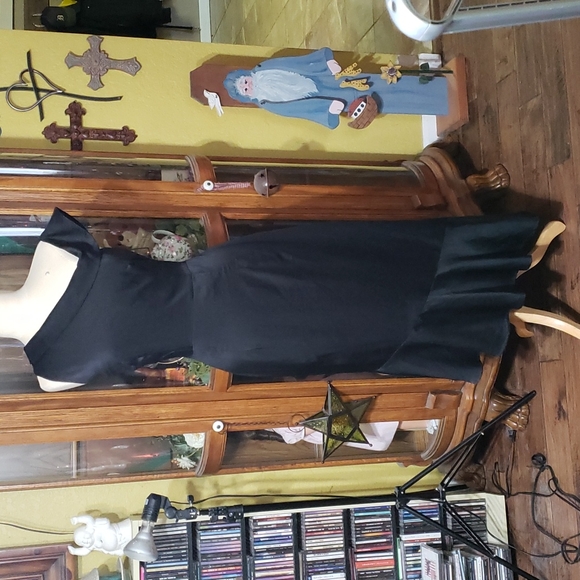 Lavish Alice Dresses & Skirts - LAVISH ALICE BLACK SATIN ASYMETRIC 3/4 LENGTH DRESS SZ 14 EUC